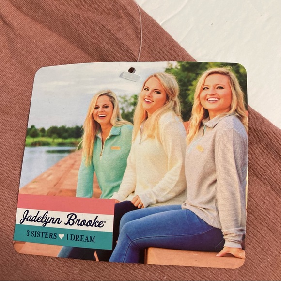 NWT JADELYNN BROOKE Friends Graphic Sleep Shirt “They Don’t Know” Size Large XL - Picture 8 of 11